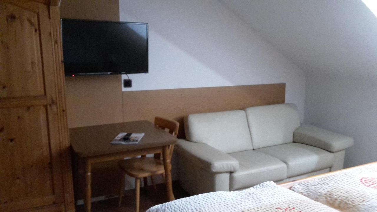 Hotel Altes Saengerheim Quierschied Esterno foto